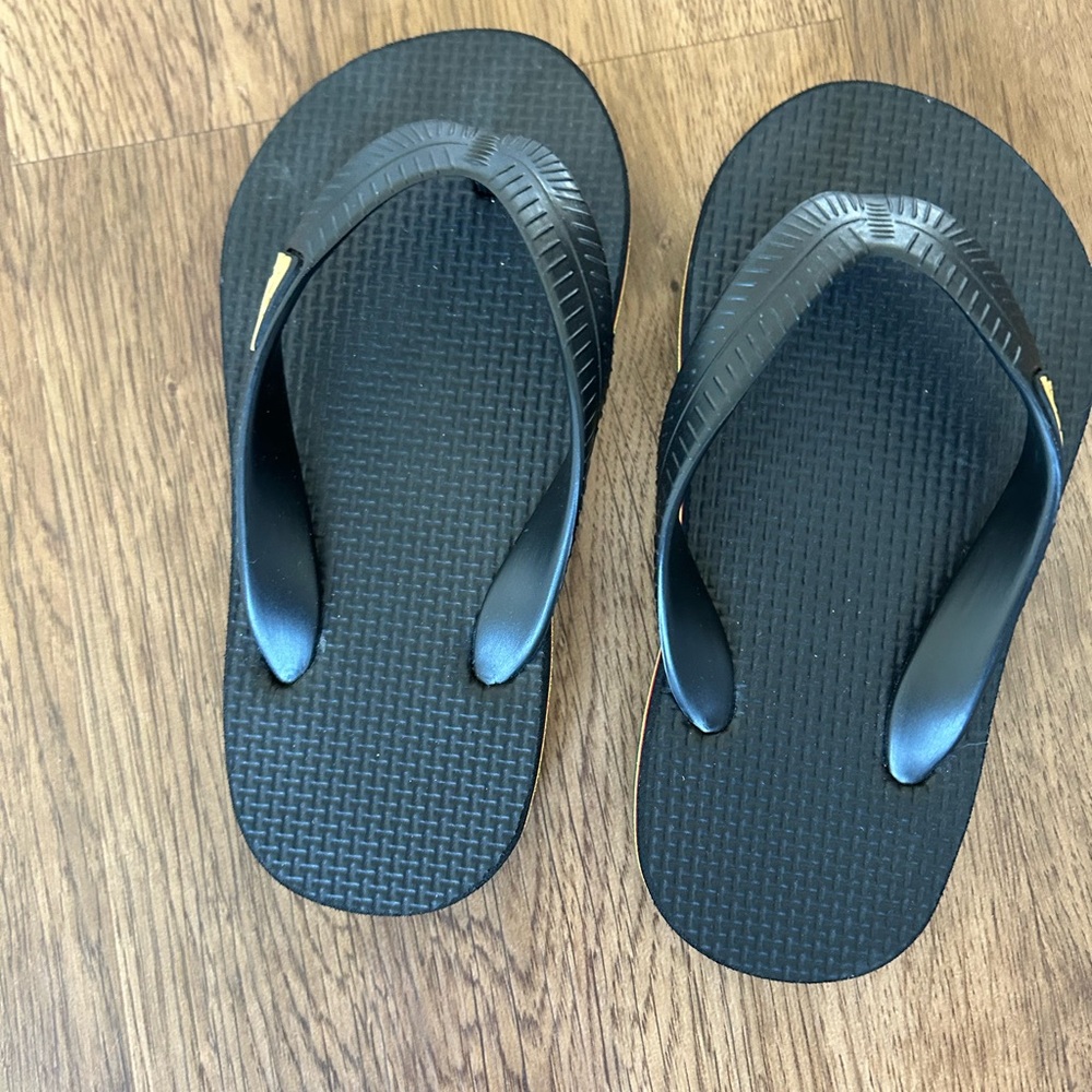 Scott Black Flip Flops with Durable Rubber Construction